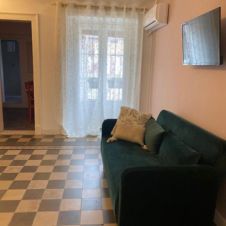 Dimora Dei Minoriti Bed & Breakfast คาตาเนีย ภายนอก รูปภาพ