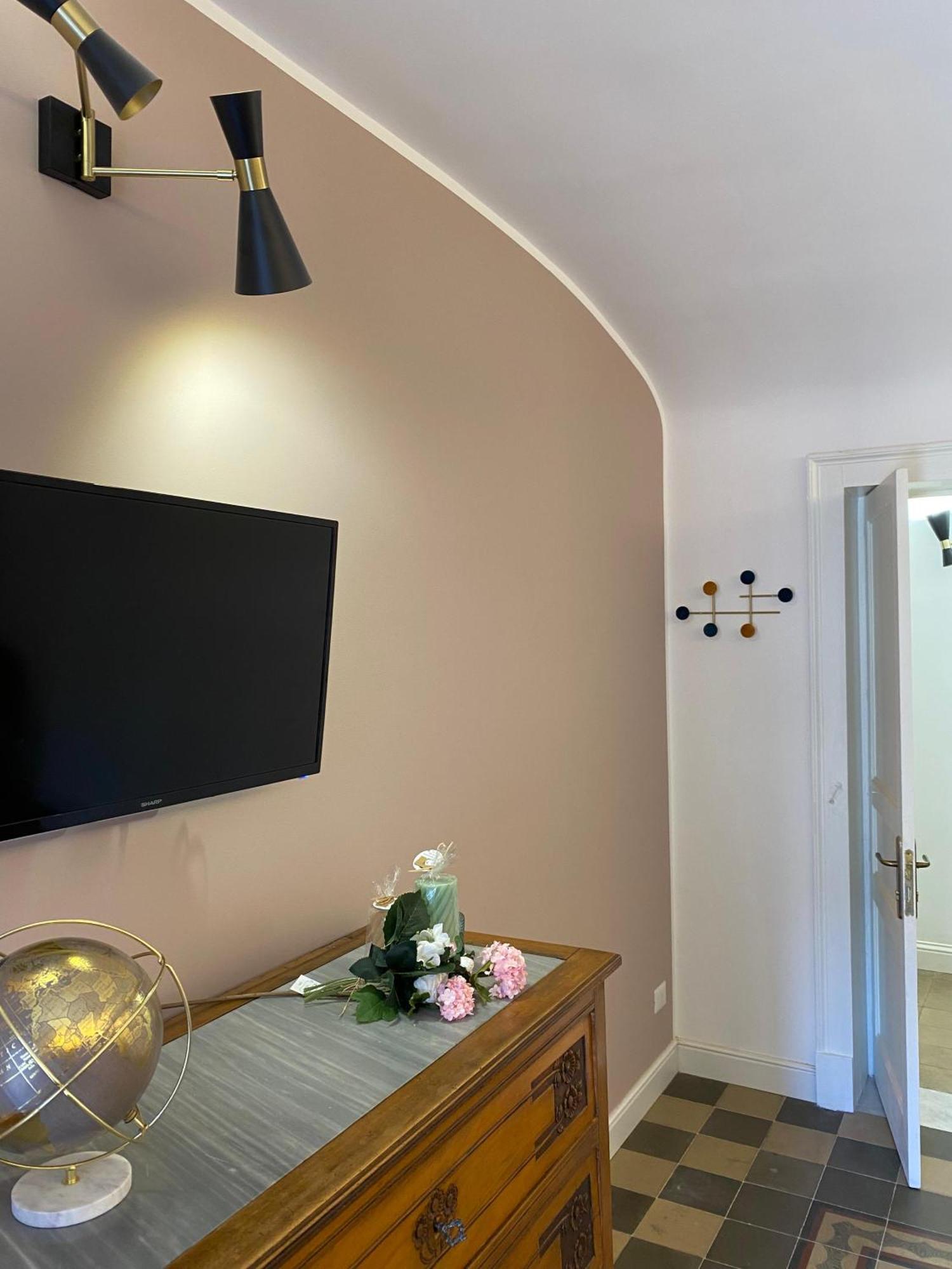 Dimora Dei Minoriti Bed & Breakfast คาตาเนีย ภายนอก รูปภาพ