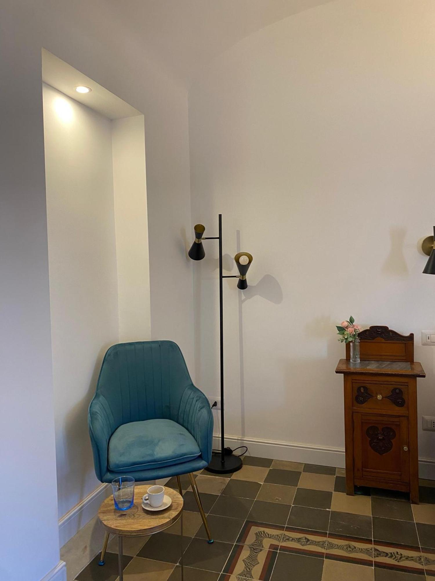 Dimora Dei Minoriti Bed & Breakfast คาตาเนีย ภายนอก รูปภาพ