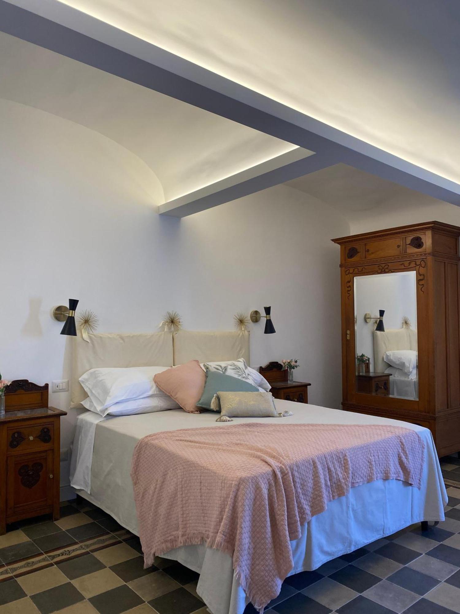Dimora Dei Minoriti Bed & Breakfast คาตาเนีย ภายนอก รูปภาพ