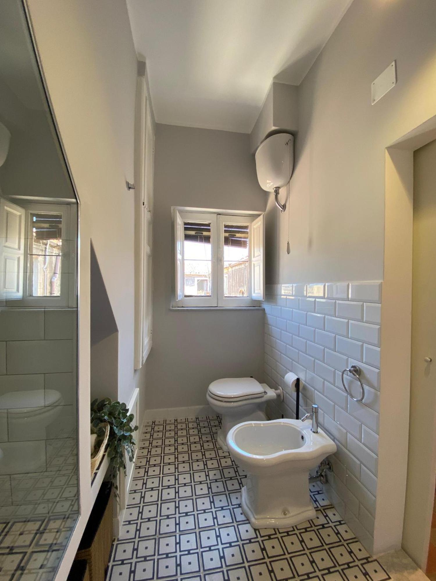 Dimora Dei Minoriti Bed & Breakfast คาตาเนีย ภายนอก รูปภาพ
