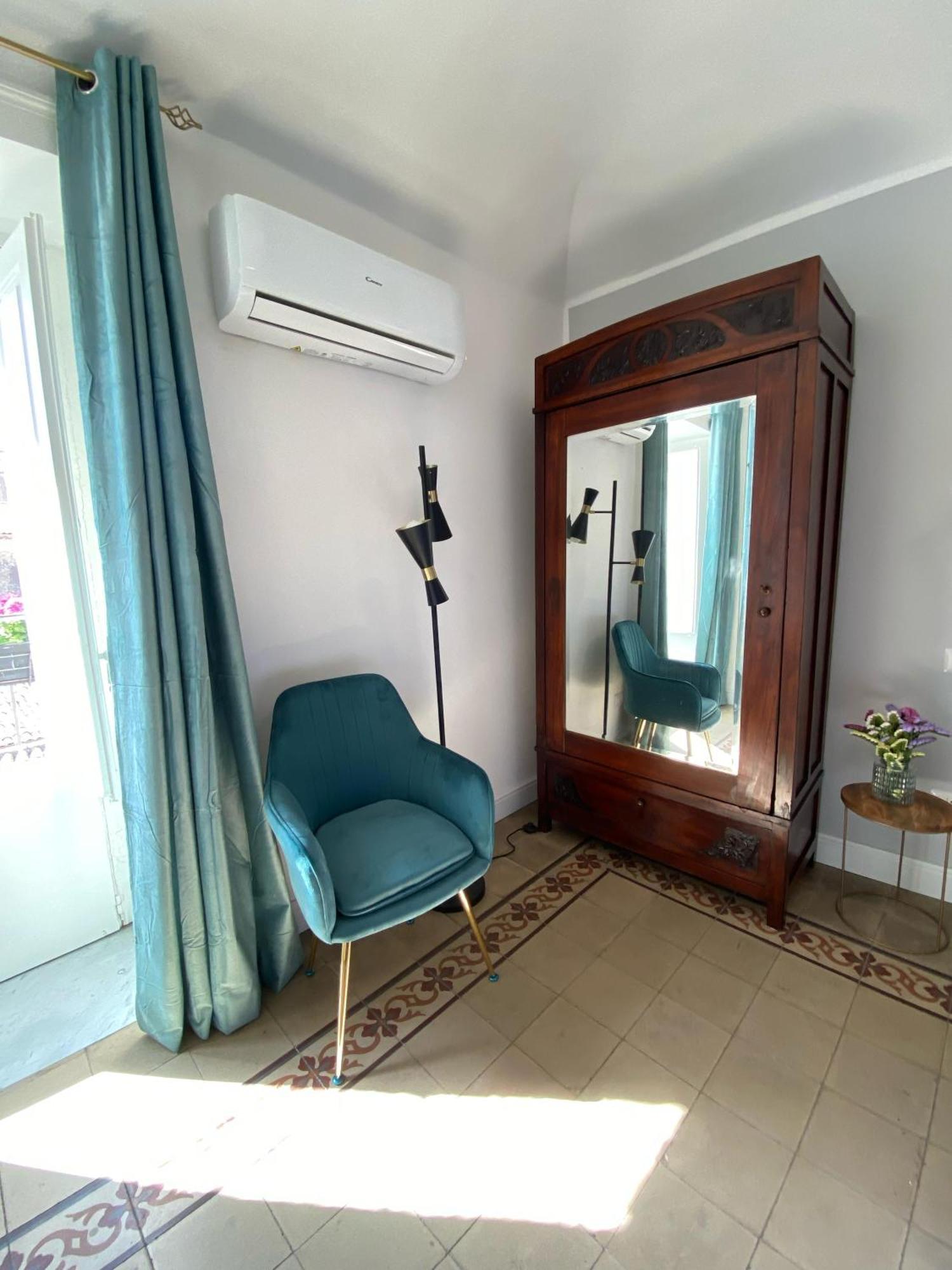 Dimora Dei Minoriti Bed & Breakfast คาตาเนีย ภายนอก รูปภาพ