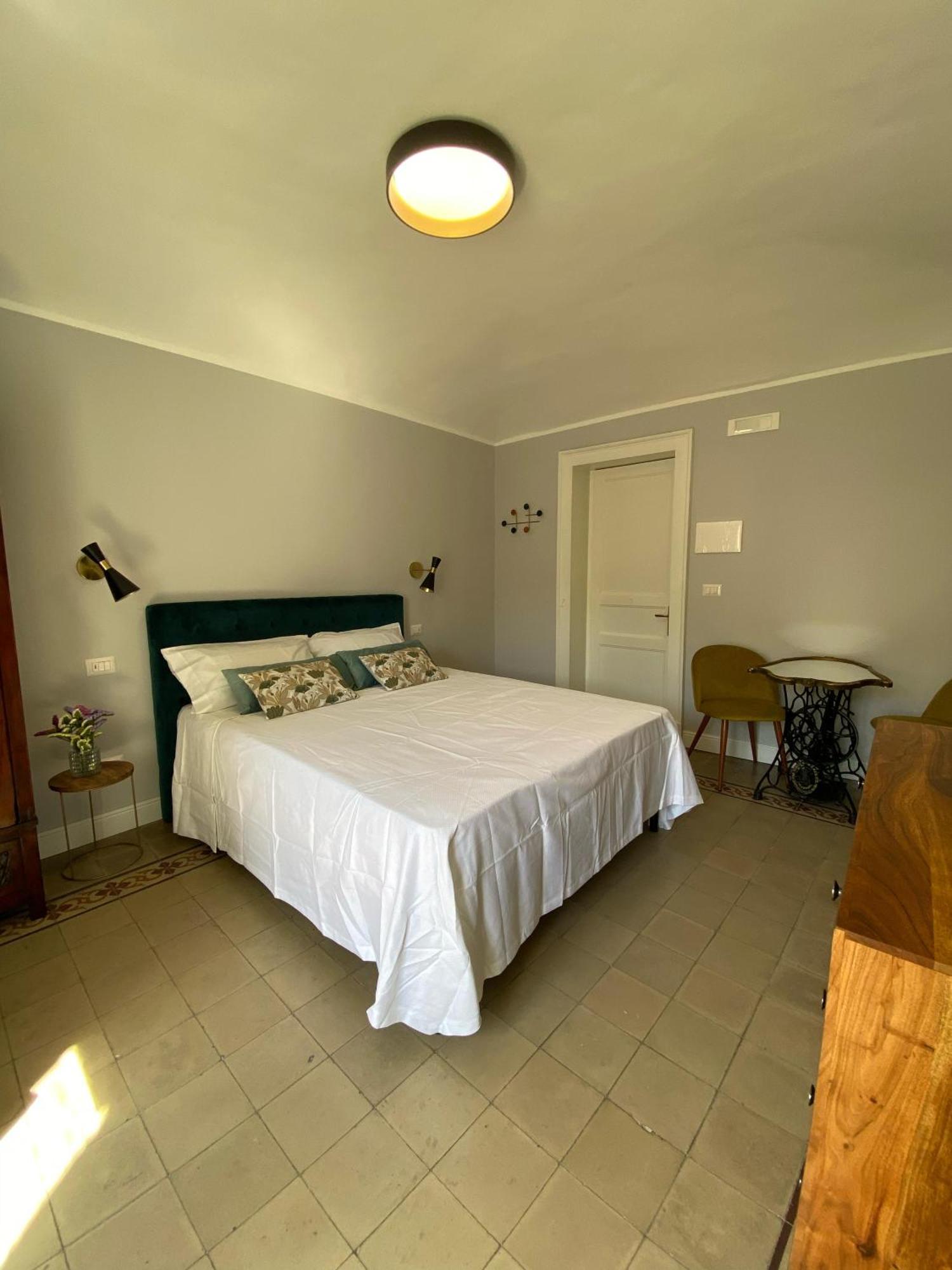 Dimora Dei Minoriti Bed & Breakfast คาตาเนีย ภายนอก รูปภาพ