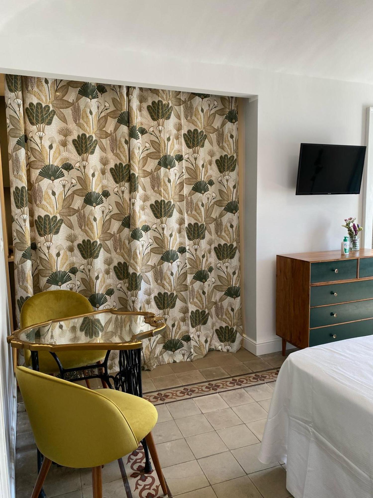 Dimora Dei Minoriti Bed & Breakfast คาตาเนีย ภายนอก รูปภาพ