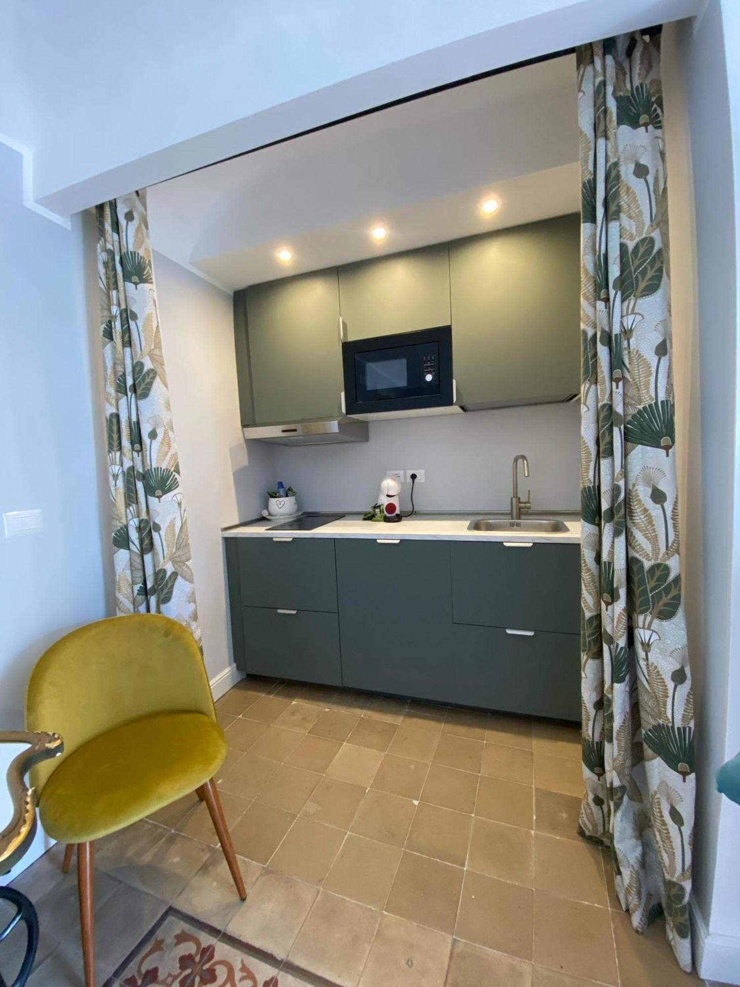 Dimora Dei Minoriti Bed & Breakfast คาตาเนีย ภายนอก รูปภาพ